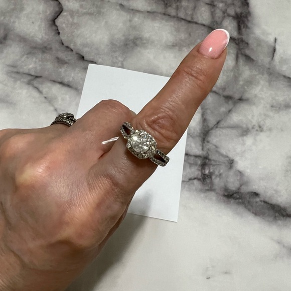 14K white gold diamond ring - Picture 1 of 10